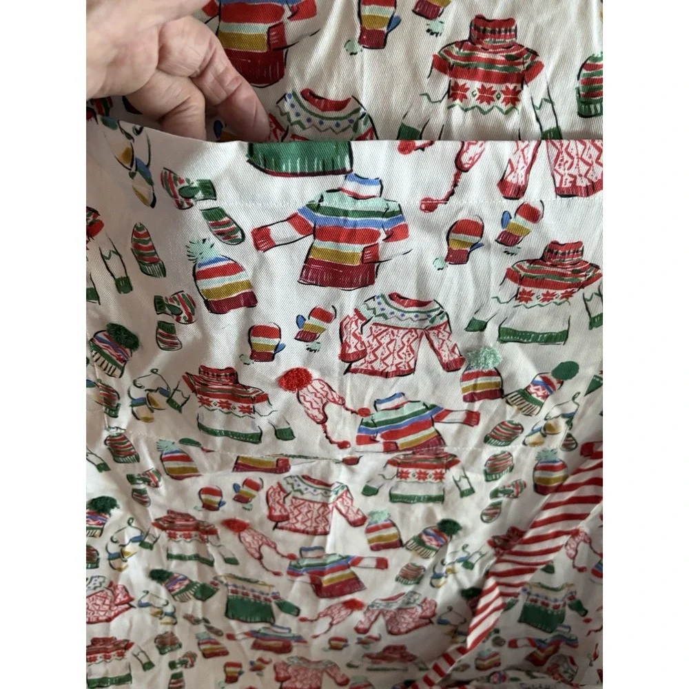 Sur La Table Unisex raised hair‎ on head cute Apron -NWOT sweater hat motif